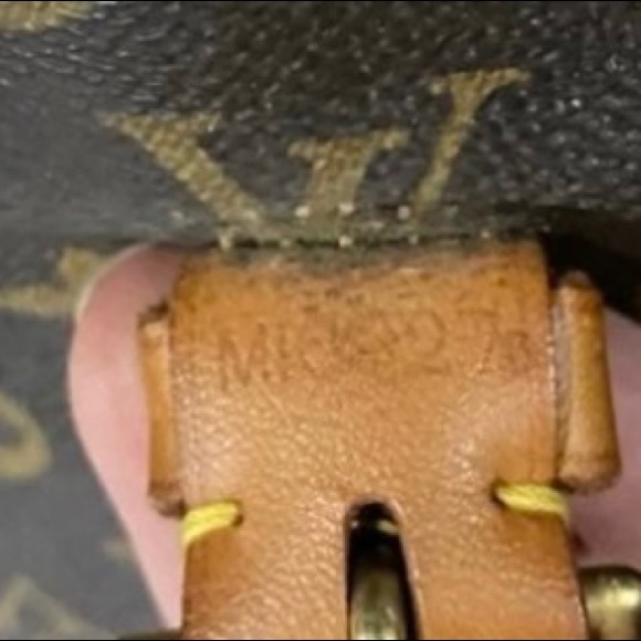 Authentic LOUIS VUITTON Executive Attaché Bag - Picture 11 of 12